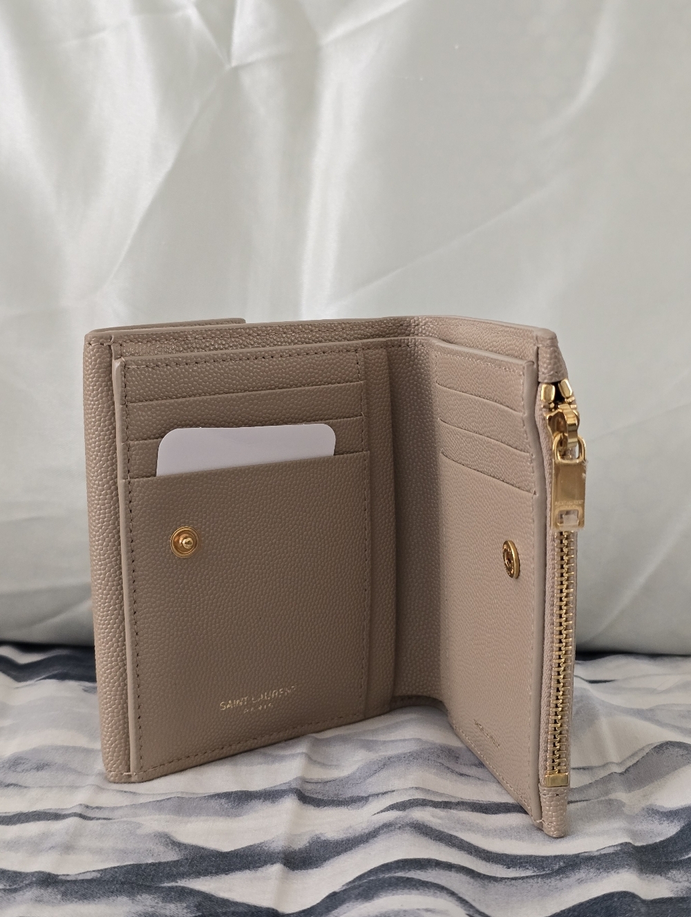 Saint Laurent Uptown Compact wallet in Grain De Poudre Royal Dark Beige - Picture 3 of 5